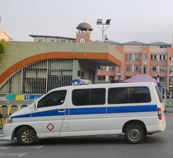 舟山救护车出租护送骨折病人一公里多少钱